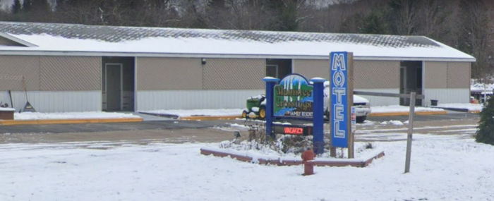 Village Motel (Manistee Crossing Family Resort) - Web Listing (newer photo)